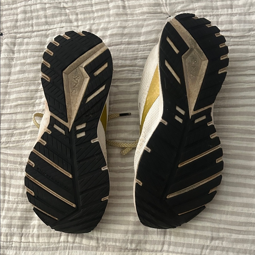 Brooks Women's Revel4 tennis shoes - Picture 3 of 3
